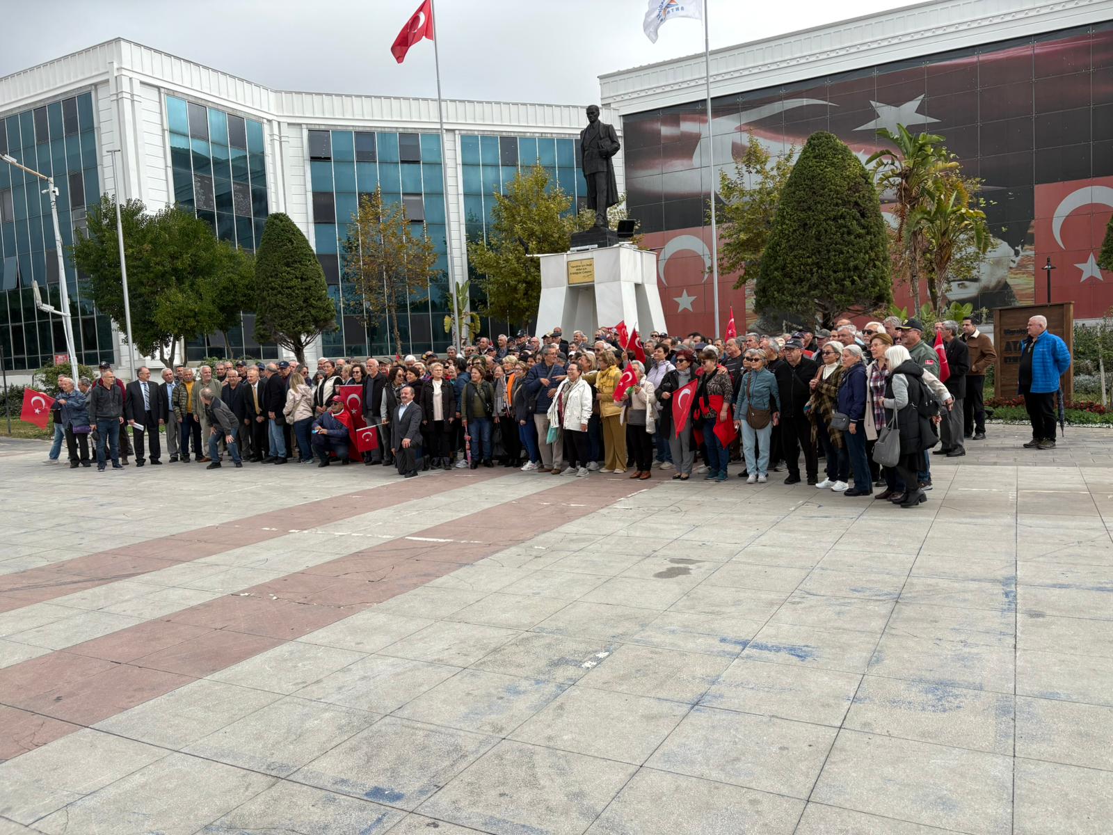 Teğmenlere Antalya'dan destek!