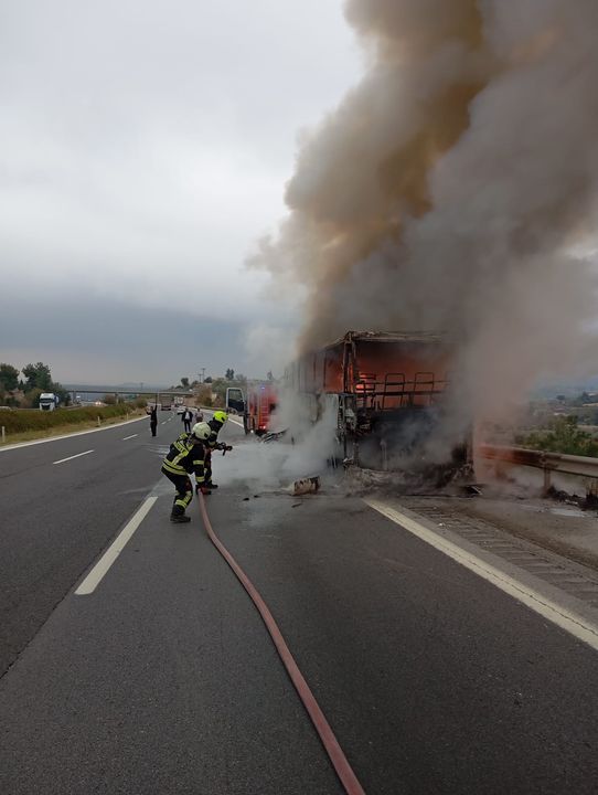 Yolcu Otobüsü Adana'da Alev Topuna Döndü! 4