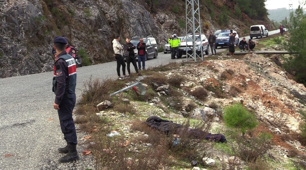 Alanya'da Kamyonet Uçuruma Düştü! Kızı Öldü Babası Ağır Yaralı 3