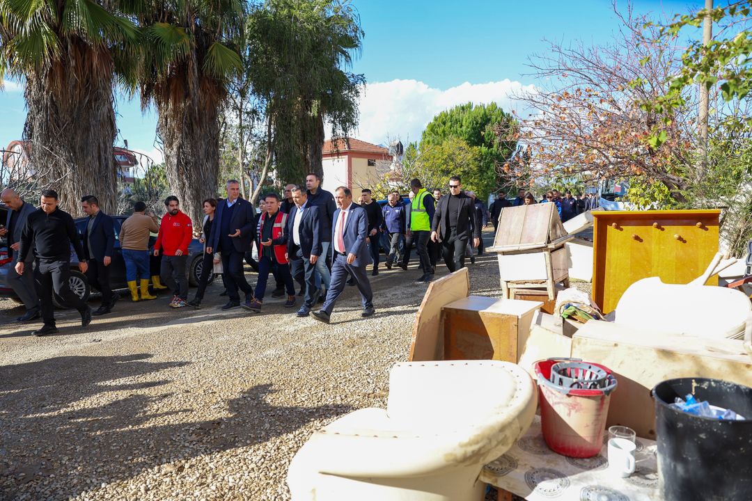 Antalya Büyükşehir Başkanı Böcek Sel Bölgesinde! 4