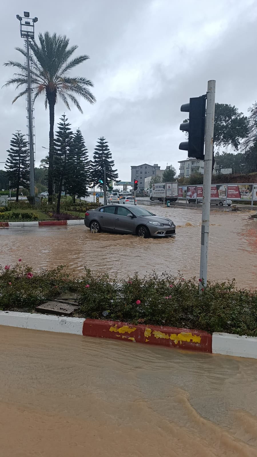 Antalya Büyükşehir'de Sel Baskını Alarmı! Serik Ve Manavgat İçin Ekipler Devrede  4