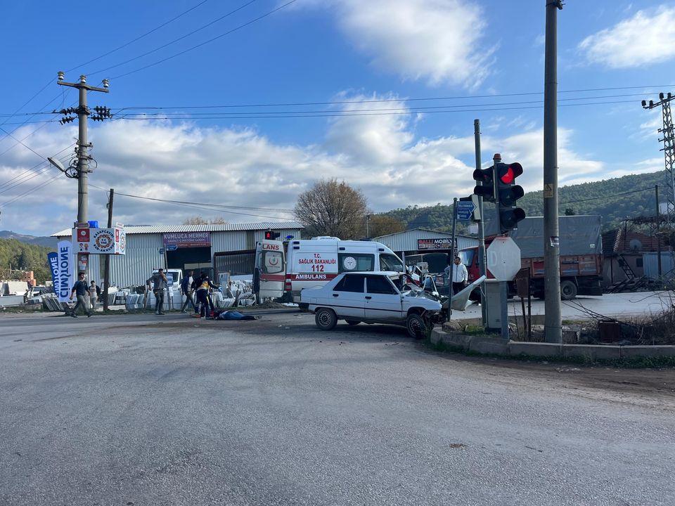 Antalya Kumluca'da Ambulans Zincirleme Kazaya Karıştı 4