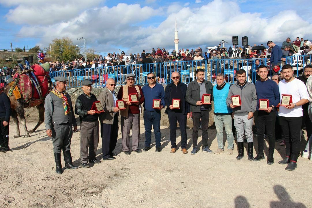 Antalya Kumlucada Sezonun İlk Deve Güreşi Yapıldı 5