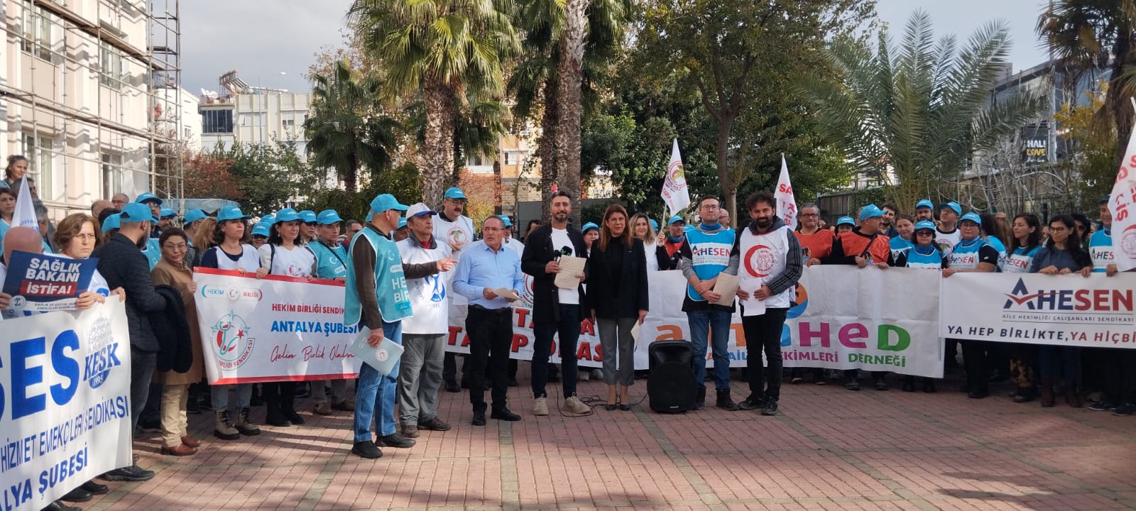 Antalya'da Hekimler Grev Yapıyor: "Sağlıkta Ticaret Ölüm Getirir"