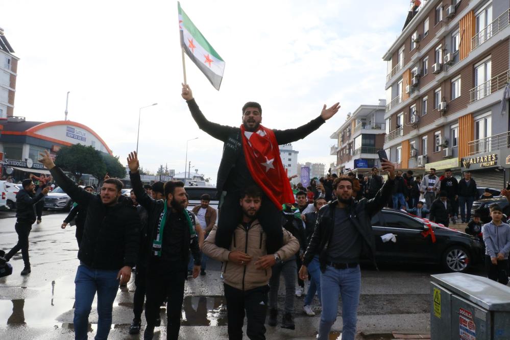 Antalya'daki Suriyeliler Esad Rejiminin Çöküşünü Çoşkuyla Kutladı