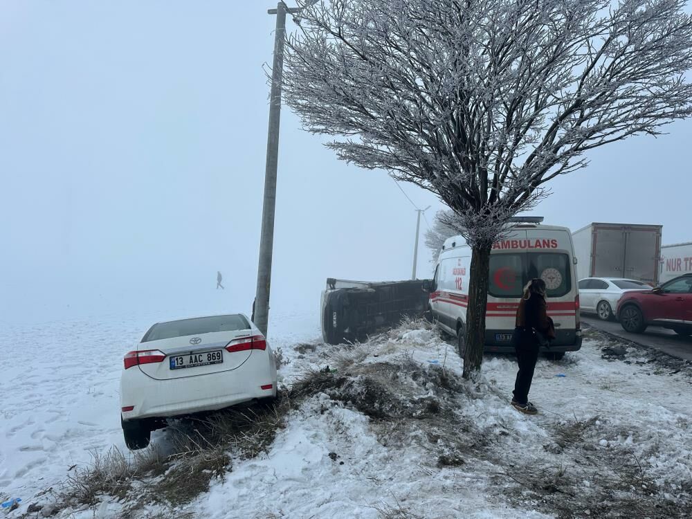 Bitlis'te 25 Araç Birbirine Girdi: 31 Yaralı