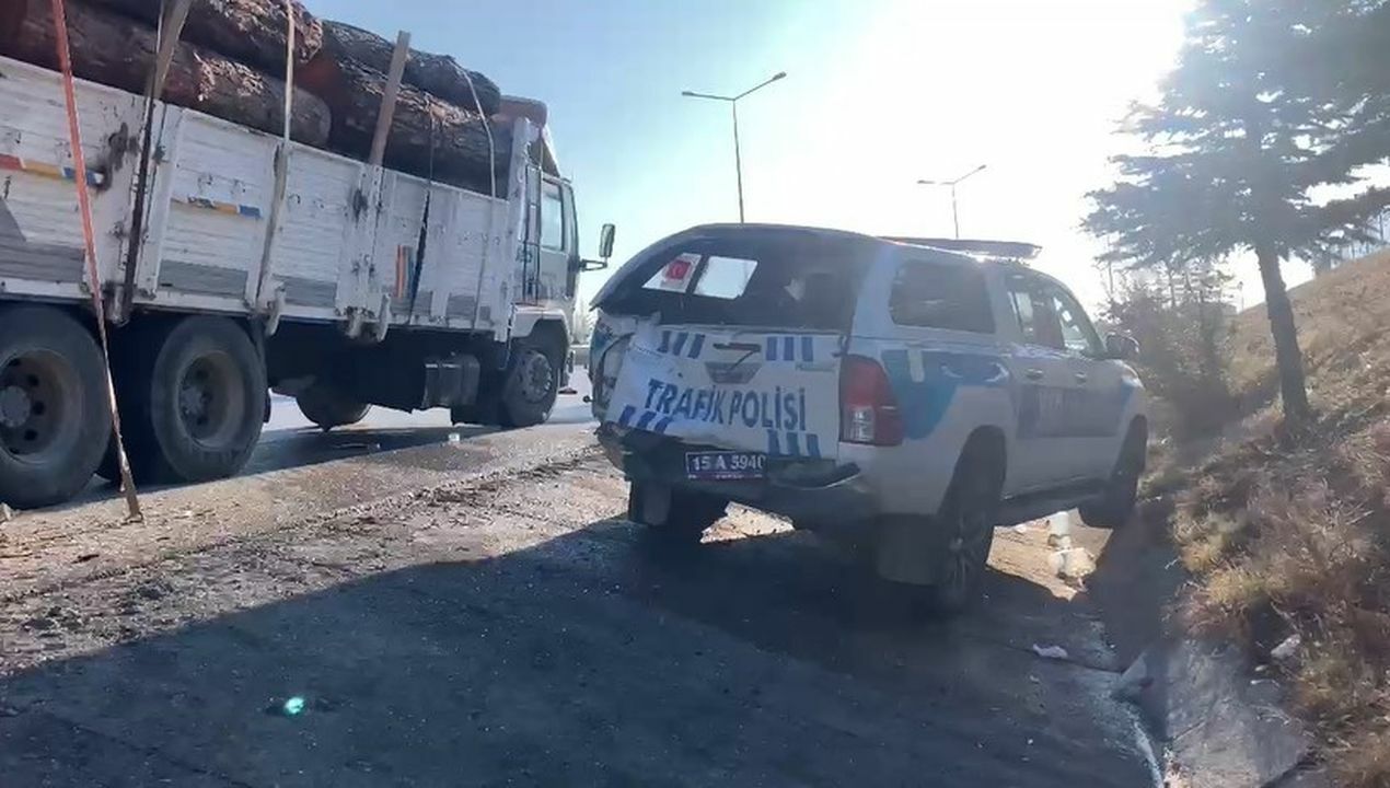 Burdur Antalya Yolunda Zincirleme Kaza 1I Polis 6 Yaralı 4