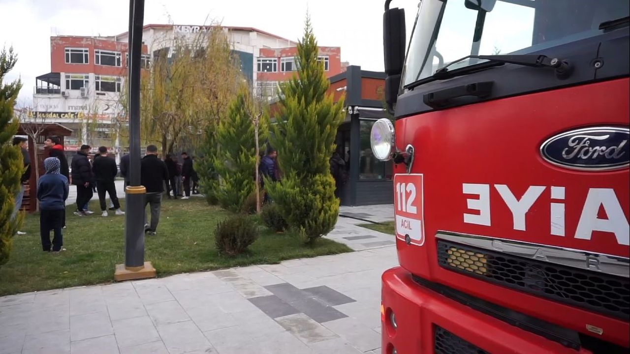 Burdur Gölhisarda Kafe Yangını Müşteriler Panik Yaşadı 2