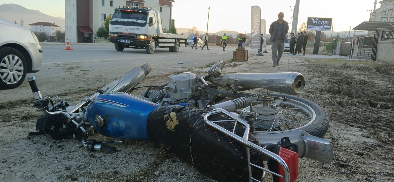 Burdur Gölhisarda Motosikletli Öğrenci Otomobile Çarptı 2