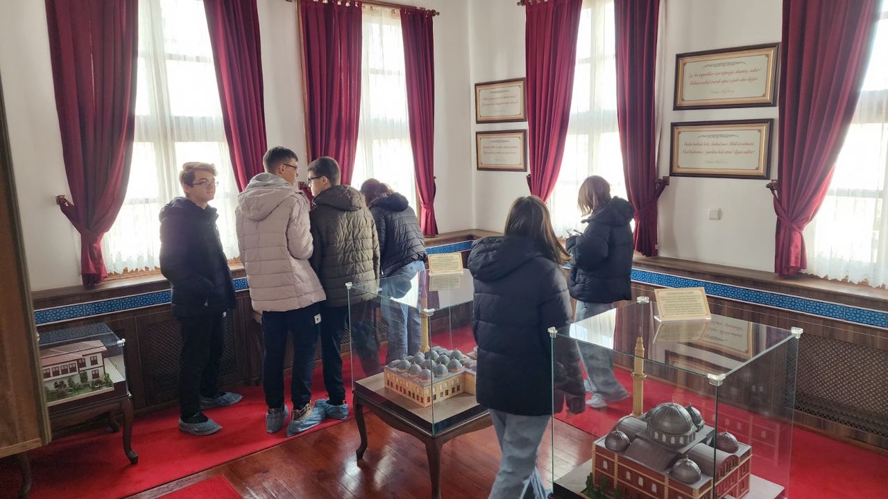 Burdur Mehmet Akif Ersoy Kültür Evi'ne Ziyaretçi Akını 3