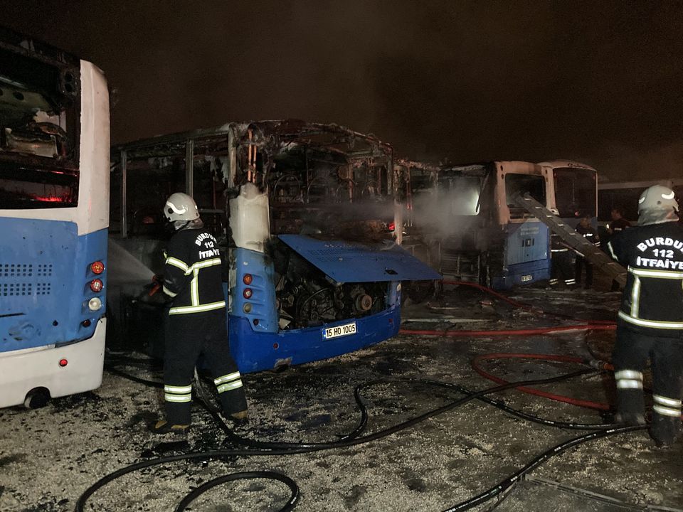 Burdur'da 5 Halk Otobüsü Alevlere Teslim Oldu 4