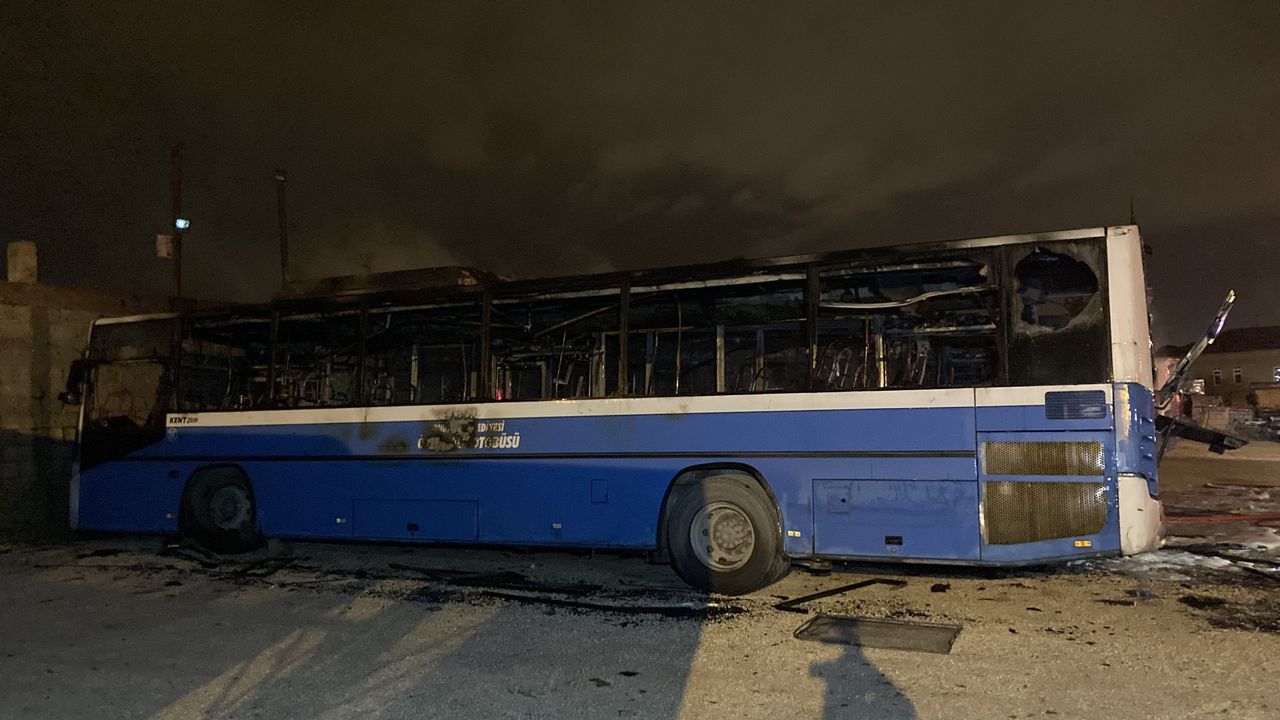 Burdur'da 5 Halk Otobüsü Alevlere Teslim Oldu 5