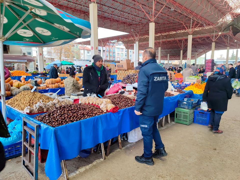 Burdur'da Pazarlar Denetimden Geçti  3