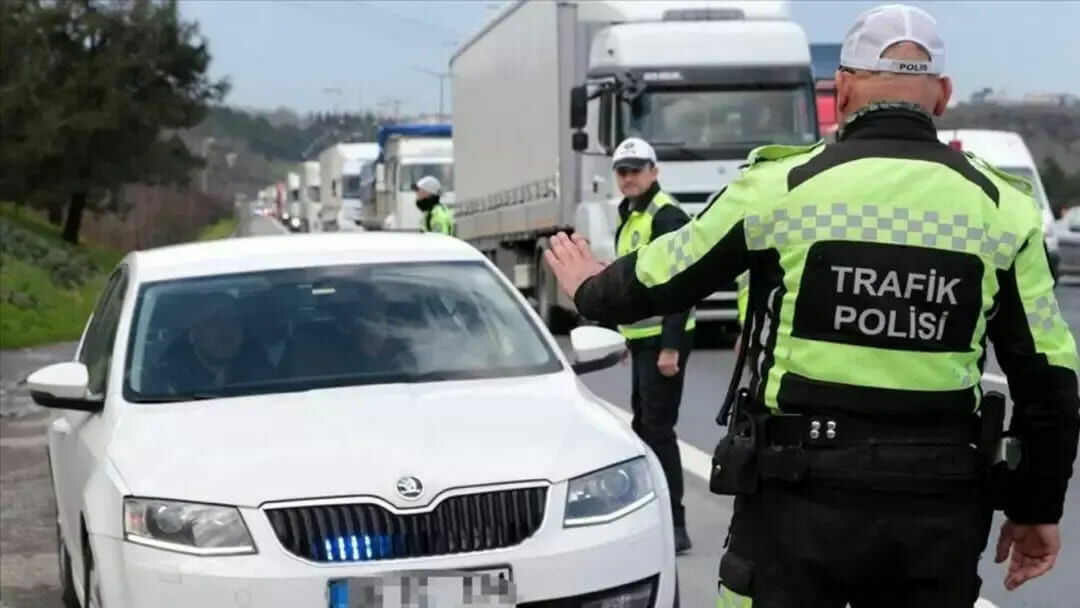 Edirne’de Çakar ve Siren Sistemi Kullanan Araca 218 Bin Lira Ceza!