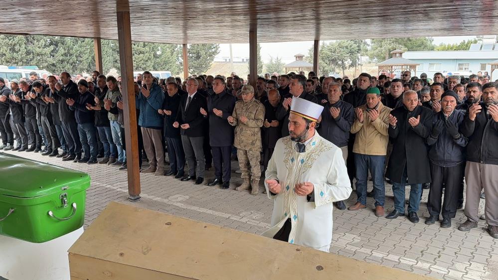 Hatay’da Zehirlenerek Ölen Anne ve 3 Çocuğu Son Yolculuğuna Uğurlandı