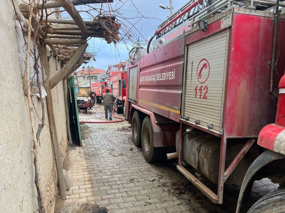 Isparta Çaltı Köyü'nde Yangın Çıktı! Tarım Aletleri Küle Döndü 4