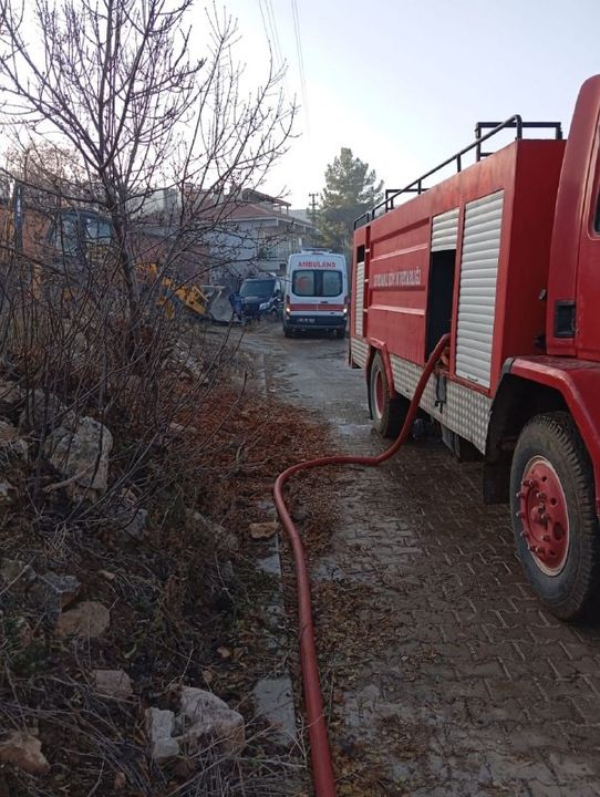 Isparta Kumdanlı Köyünde Alevler İki Evi Küle Çevirdi 4