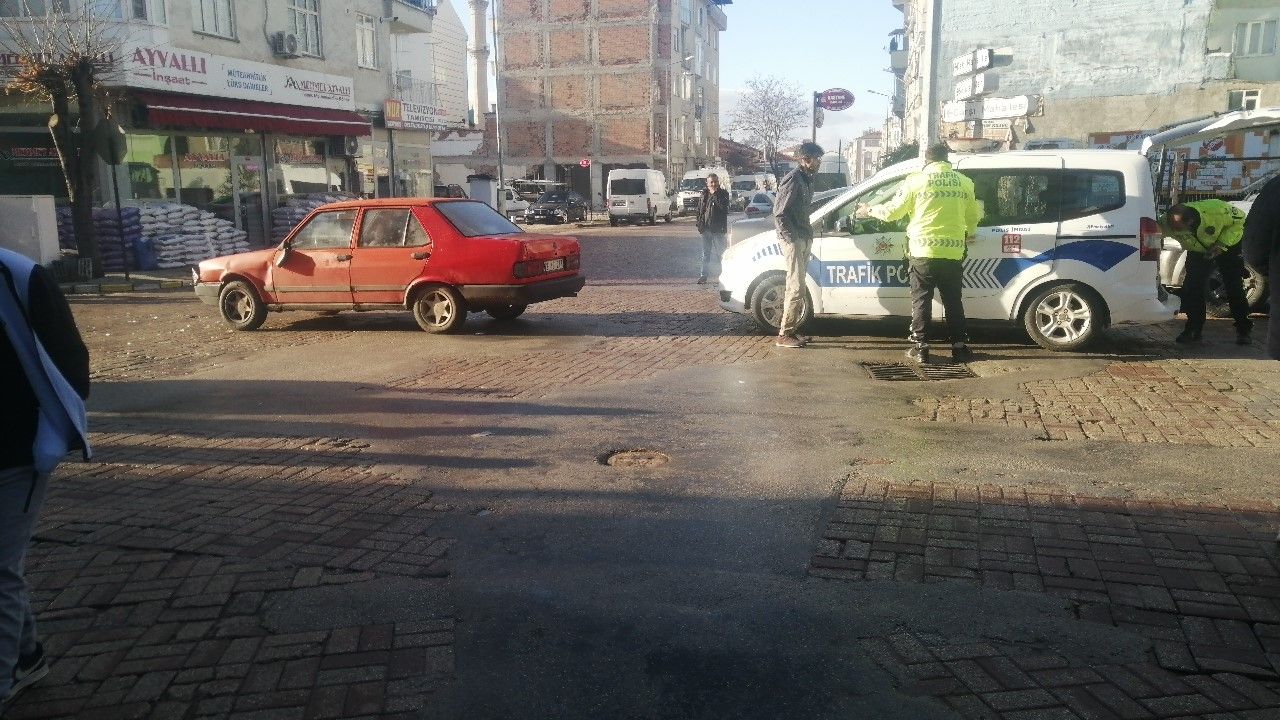 Isparta Yalvaçta Otomobil Motosikletle Çarpıştı 3