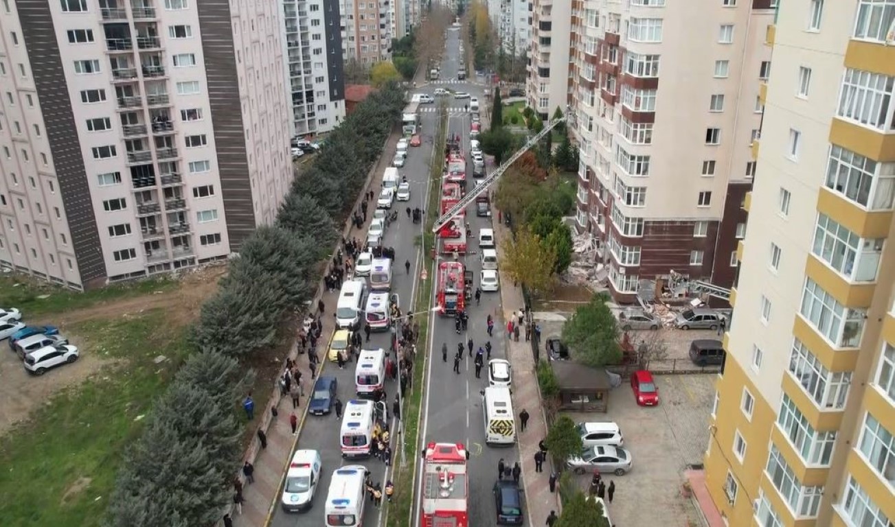 İstanbul Beylikdüzü'nde 14 Katlı Binada Patlama Oldu