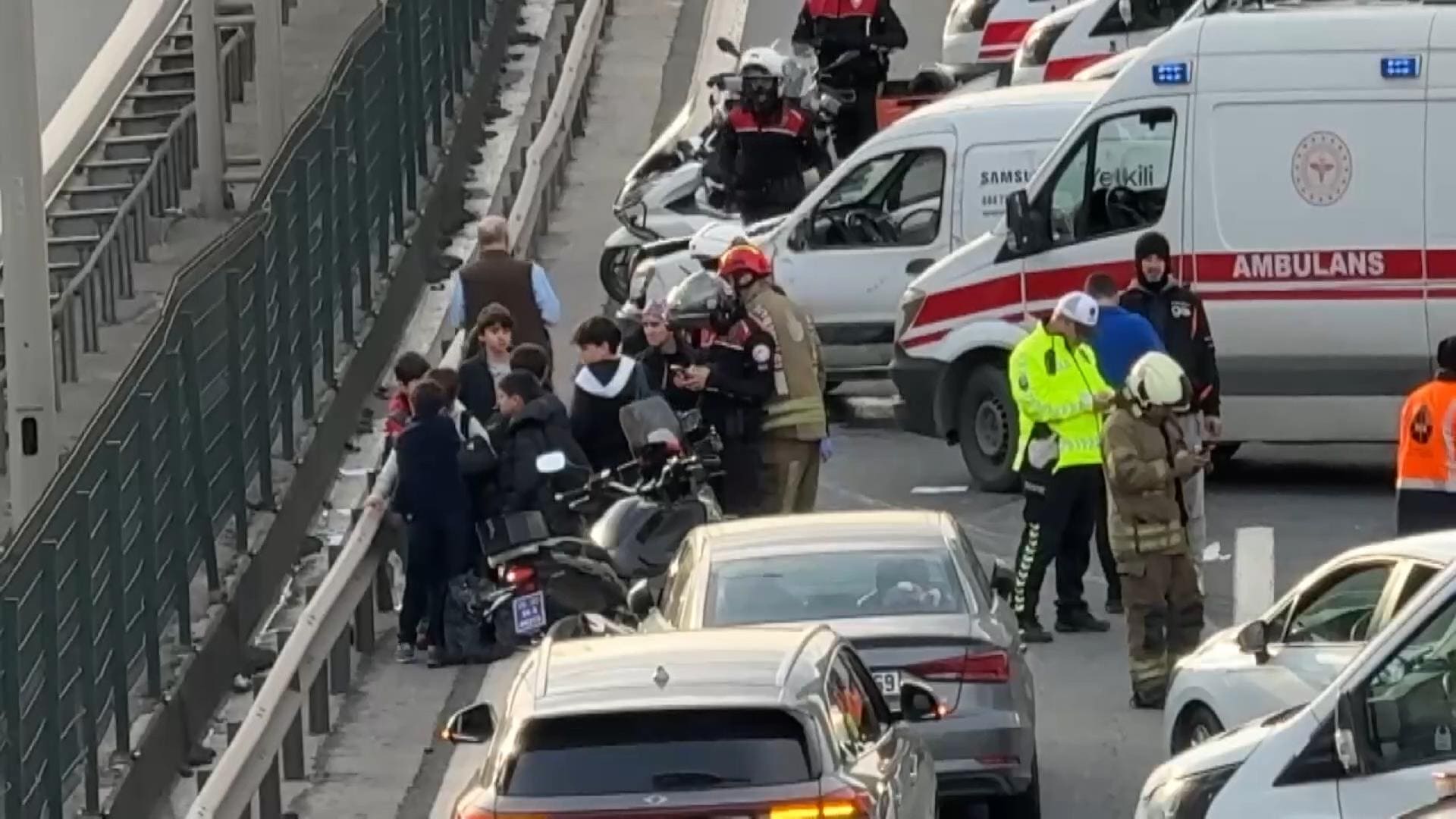 İstanbul Seyrantepe'de Öğrenci Servisi Devrildi