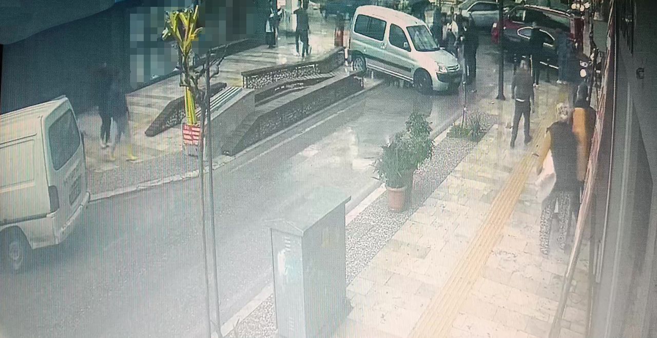 Manavgat'ta Zincirleme Kaza Anı Kamerada  3