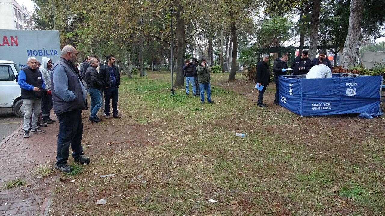 Muratpaşa'da Mobilya Ustasının Cansız Bedeni Parkta Bulundu  2 (2)