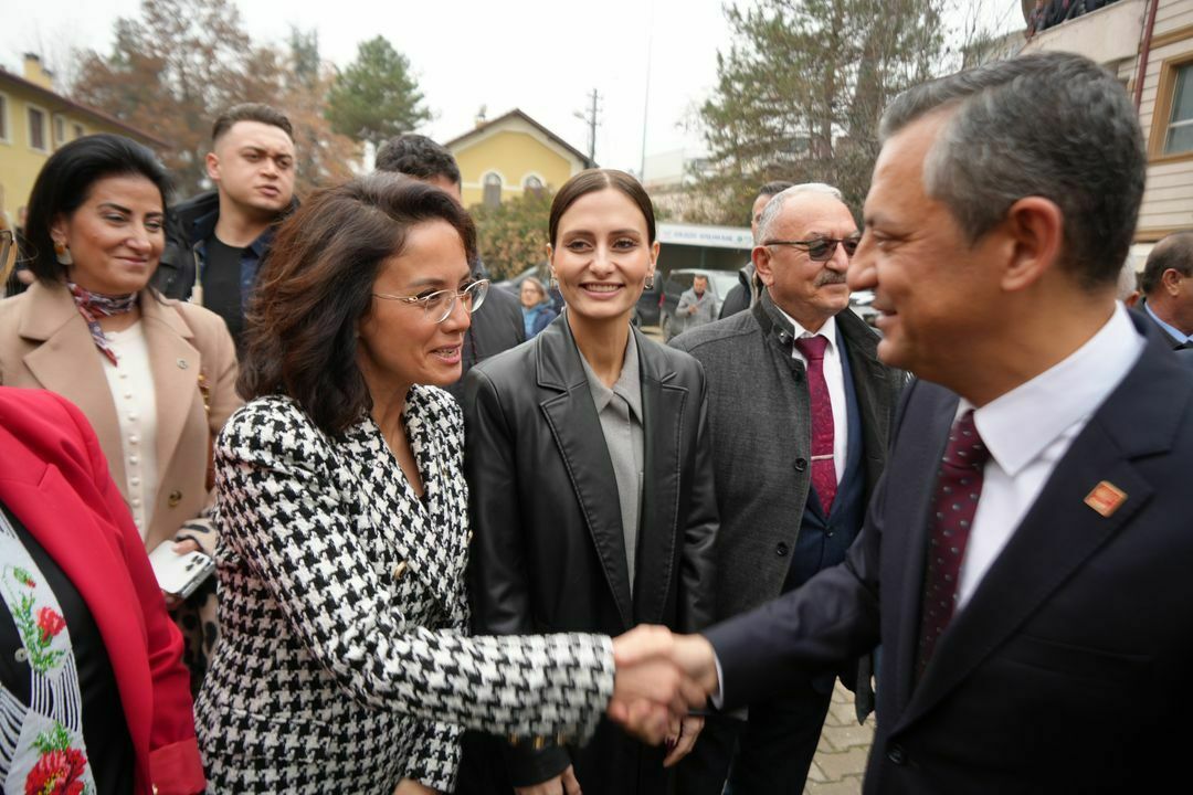 Özgür Özel Atatürkün Bilecik Mülakatını Yaptığı Binada! 3