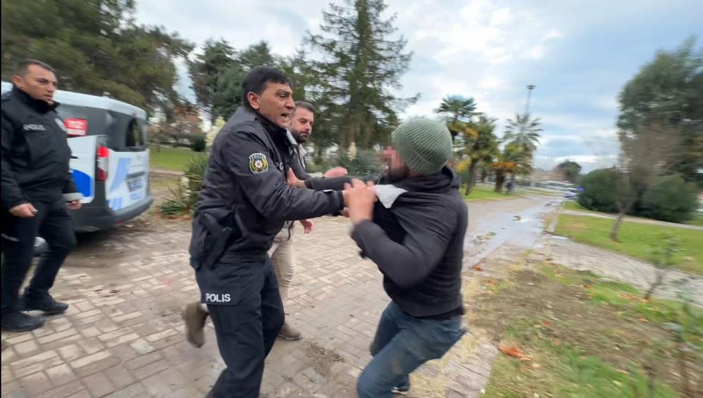 Samsun'da Parkta Arkadaşını Bıçaklayan Şahıs Polislere Zorluk Çıkardı