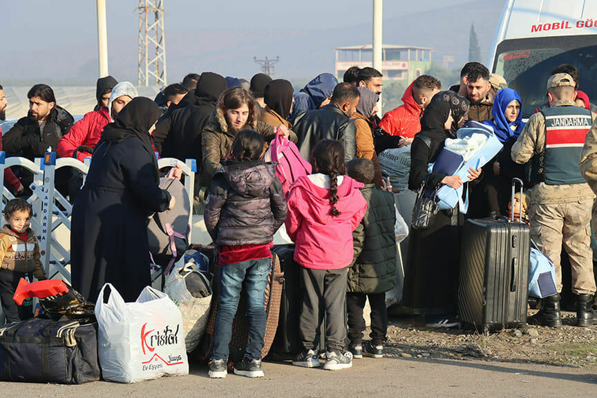 Suriyelilerin Ülkelerine Geri Dönüşü Nedeniyle Hatay Sınırında Yoğunluk Yaşanıyor