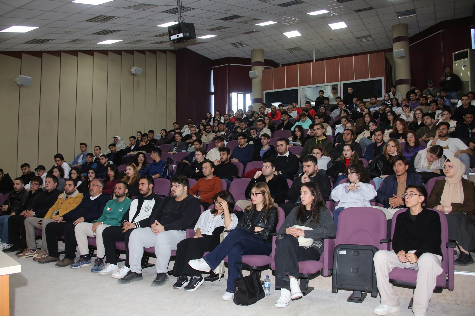 Tolga Cömertoğlu Akdeniz Üniversitesi Öğrencileriyle Buluştu