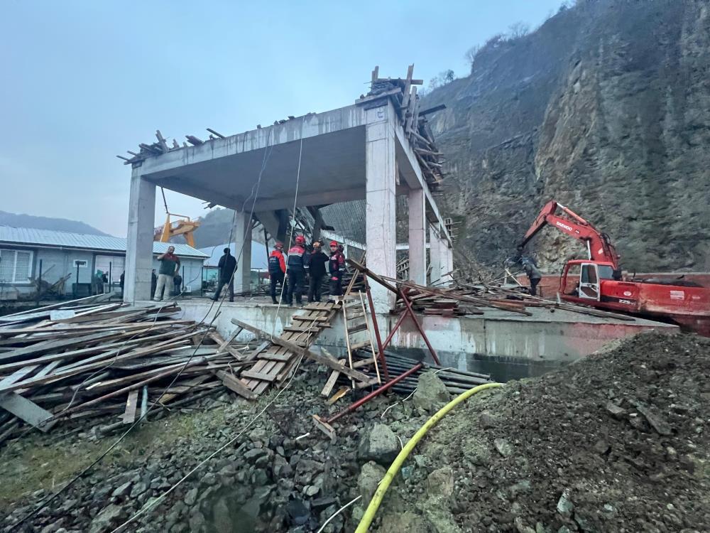 Trabzon'da İnşaat İskelesi Çöktü: 3 İşçi Yaralı, 1 İşçi Kayıp