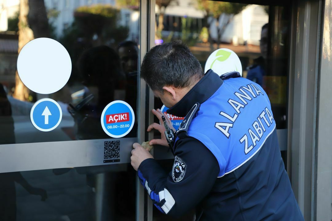 Zincir Marketlerde Bozuk Gıda Skandalı! Alanya'da 3 Şube Mühürlendi 4