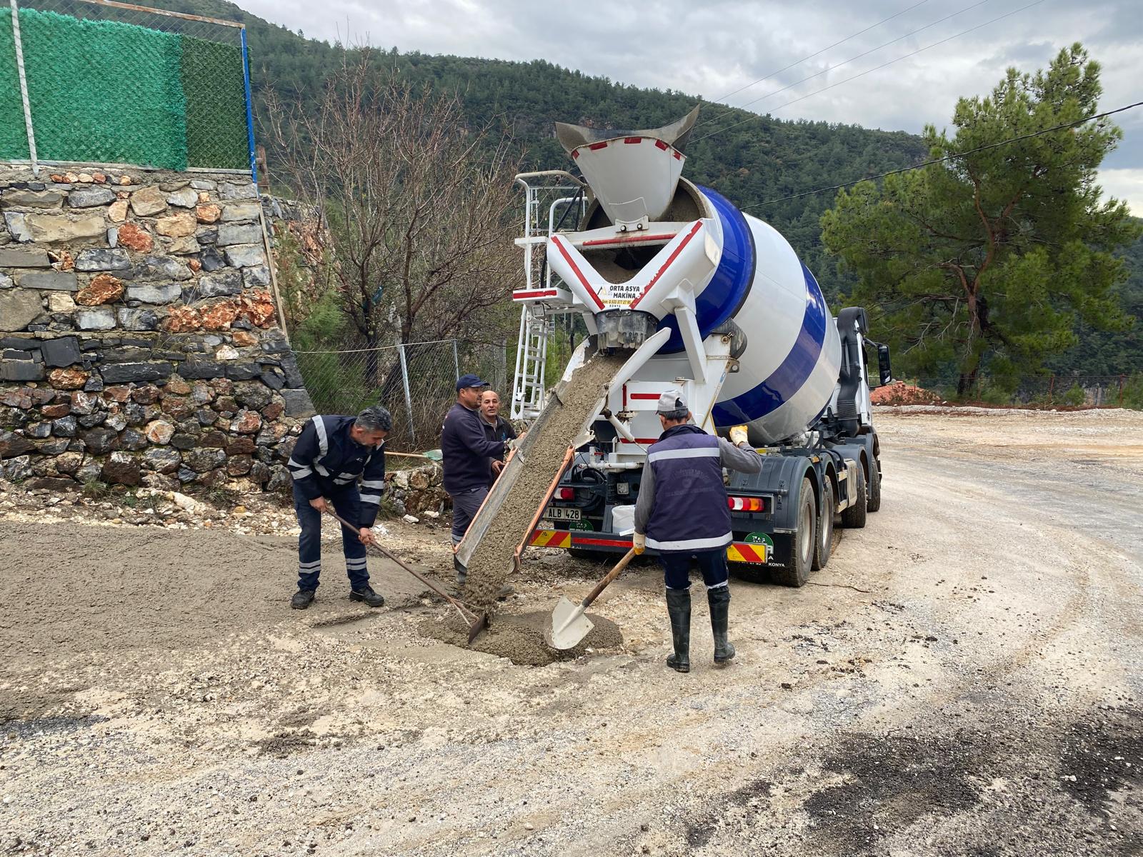 Alanya'da Yollarda Kış Bakım Çalışmaları Devam Ediyor