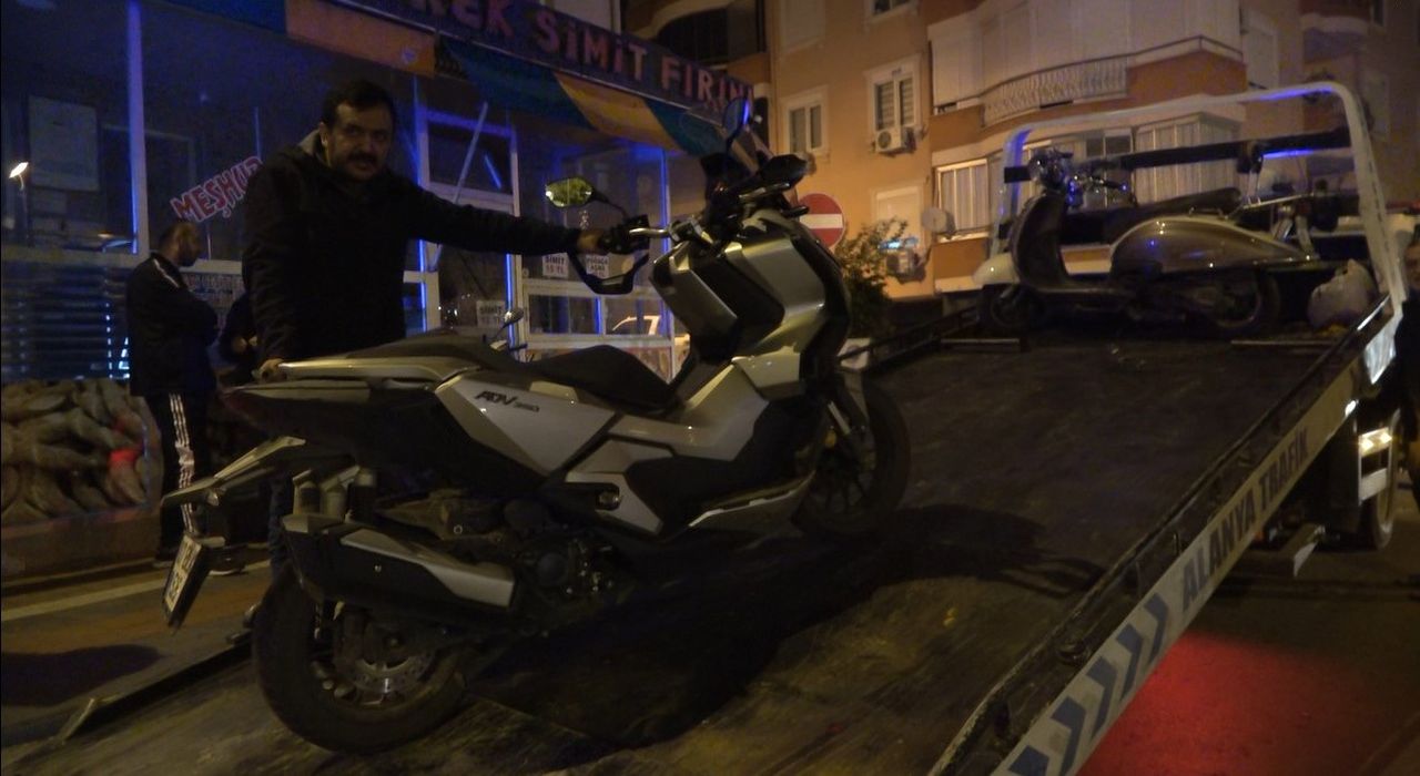 Alanya'daki Kazada Motosiklettekiler Metrelerce Havaya Fırladı 2