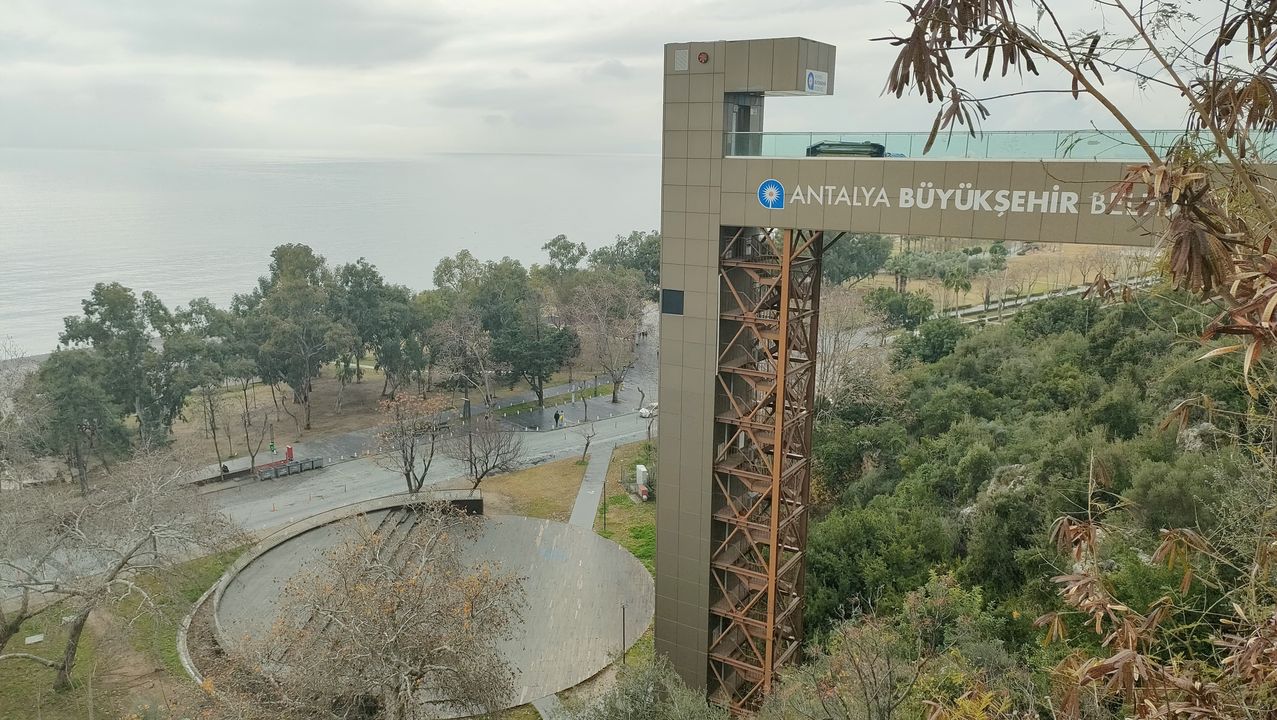 Antalya Beach Park'ta Panoramik Asansör Çilesi Bitmiyor  2