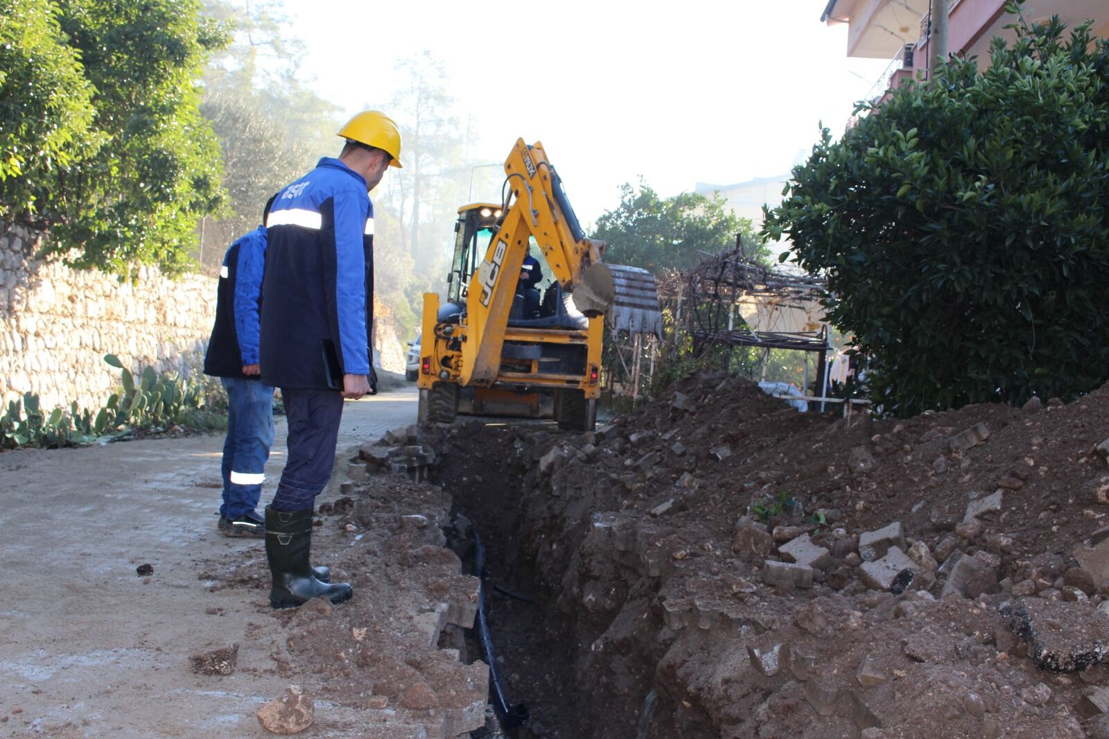 Antalya Büyükşehir Belediyesi Kemer'de İçme Suyu Hattını Yeniliyor