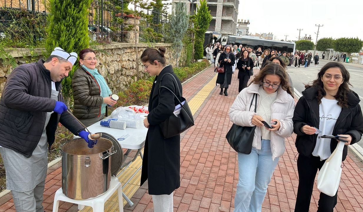 Antalya Büyükşehir'den Alkü Öğrencilerine Çorba İkramı 2