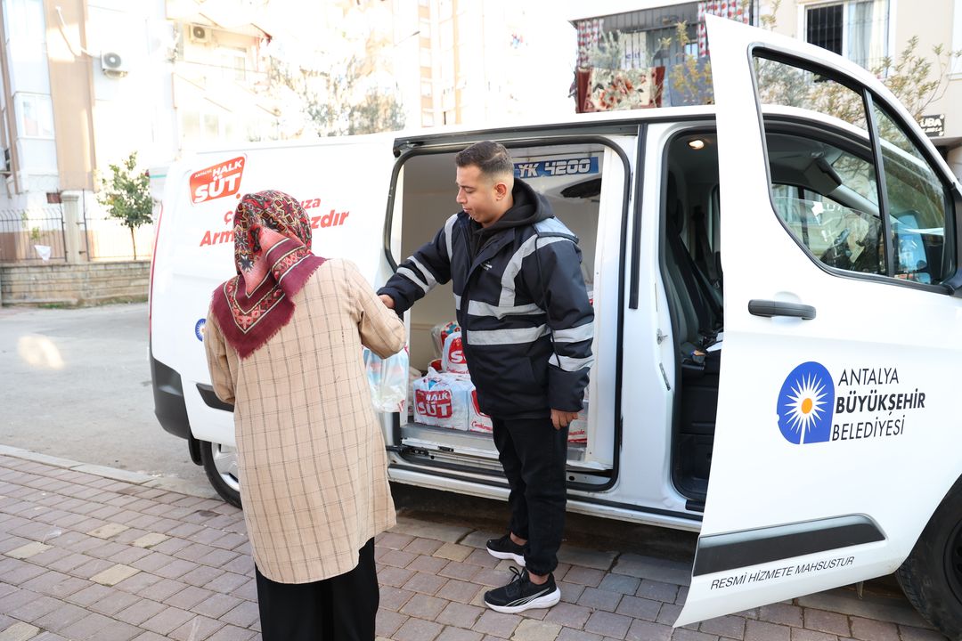 Antalya Büyükşehir'den Binlerce Çocuğa Süt Ve Mama Desteği 2