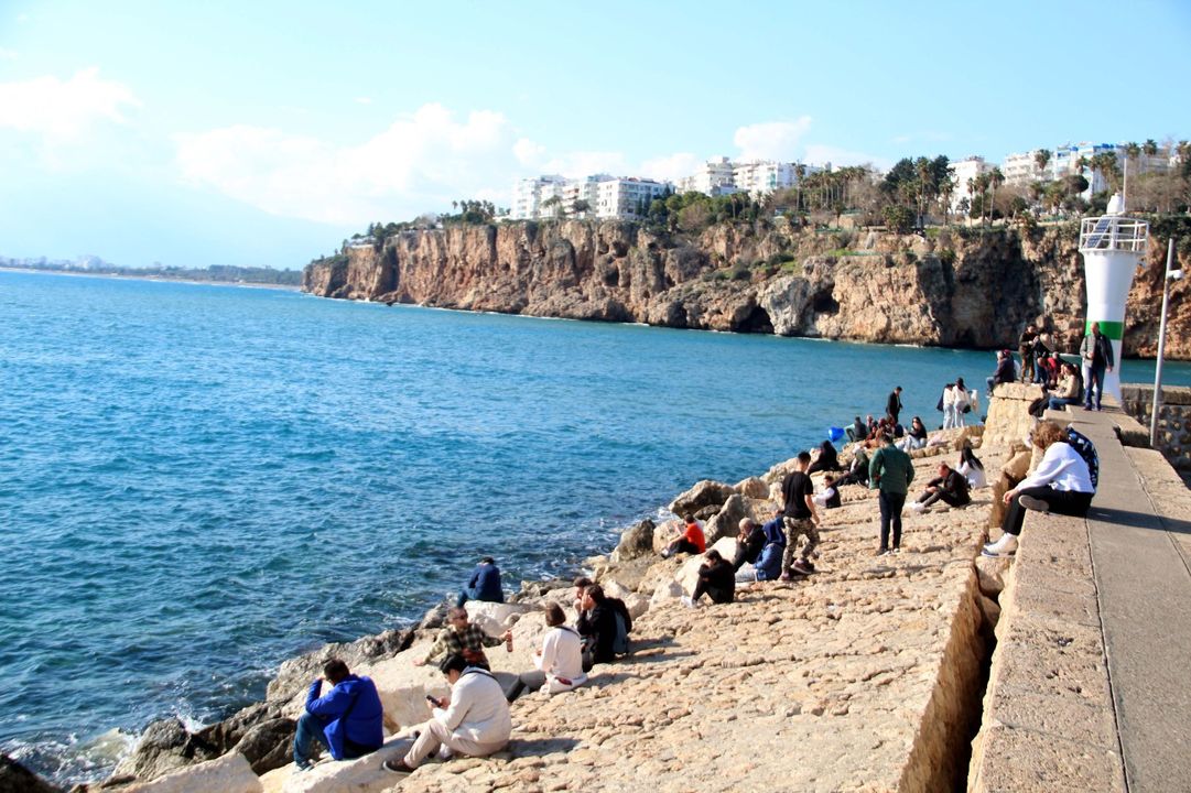 Antalya Sokaklarında Yarıyıl Yoğunluğu 2