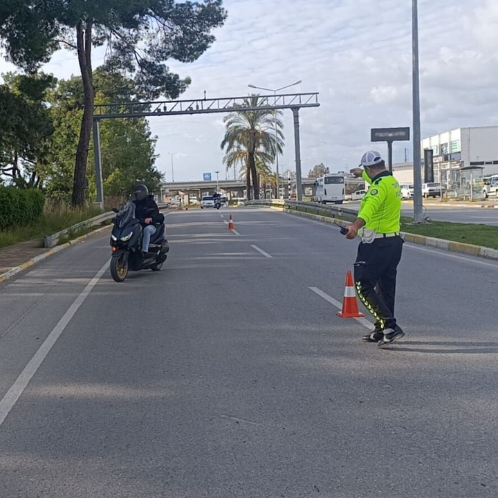 Antalya'da 121 Motosiklete Ceza Kesildi! 5 Aranan Şahıs Yakalandı 3