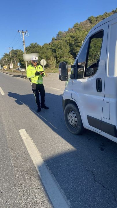 Antalya'da 16 Bin 518 Araç Ve Sürücüye Ceza Kesildi 3