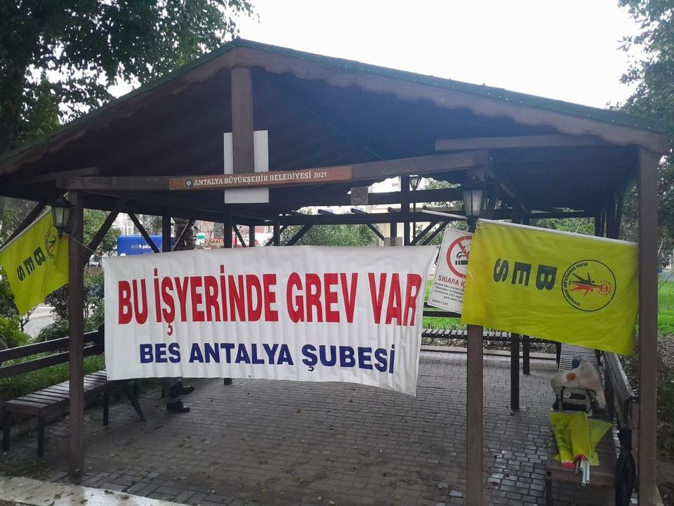 Antalya'da Kamu Emekçilerinin İş Bırakma Eylemi Hızlı Başladı  2