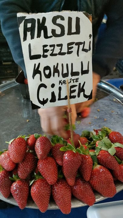 Antalya'da Pazarın En Pahalısı Çilek Oldu! 2