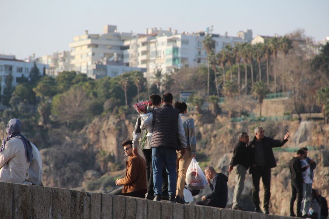 Antalya'da Seyyar Var Zabıta Yok! Kaleiçi'ni Mesken Tuttular 2