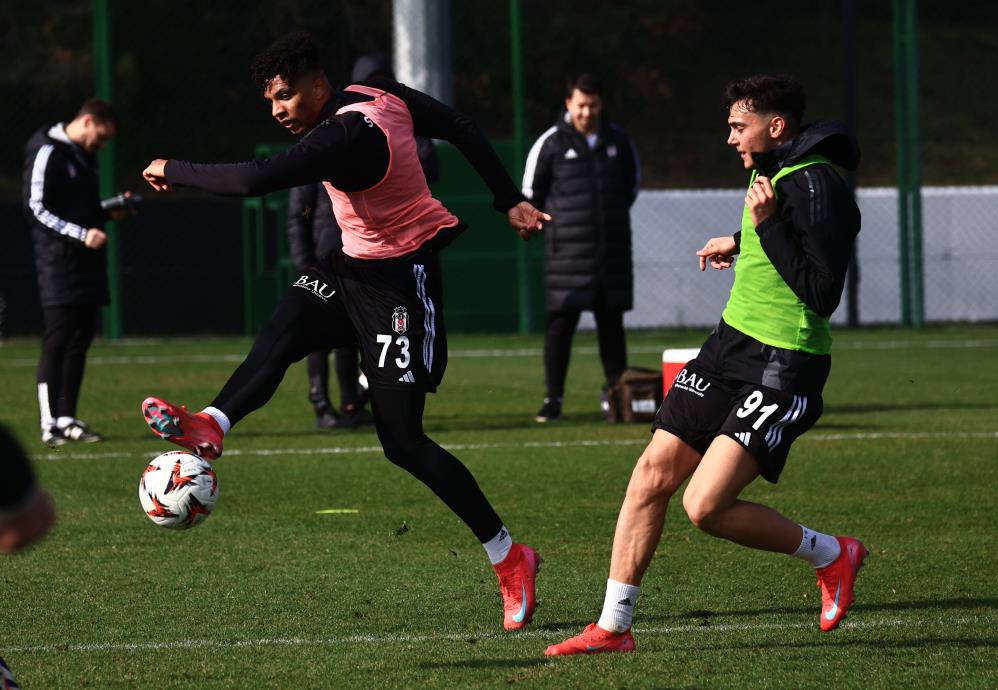 Beşiktaş'ta Yeni Hoca Solskjaer İlk Antrenmanına Çıktı