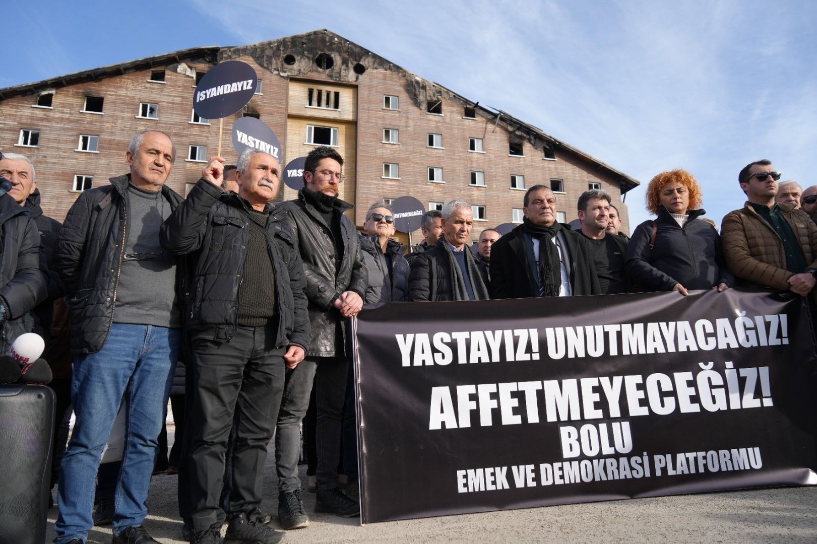 Bolu Kartalkaya’daki Otel Yangınında Yiten Canlar Anıldı  4