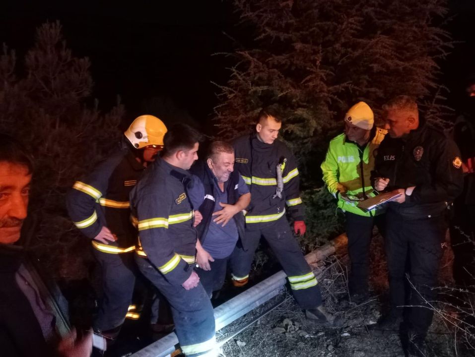 Burdur Antalya Yolunda Kamyon Metrelerce Aşağı Uçtu 4