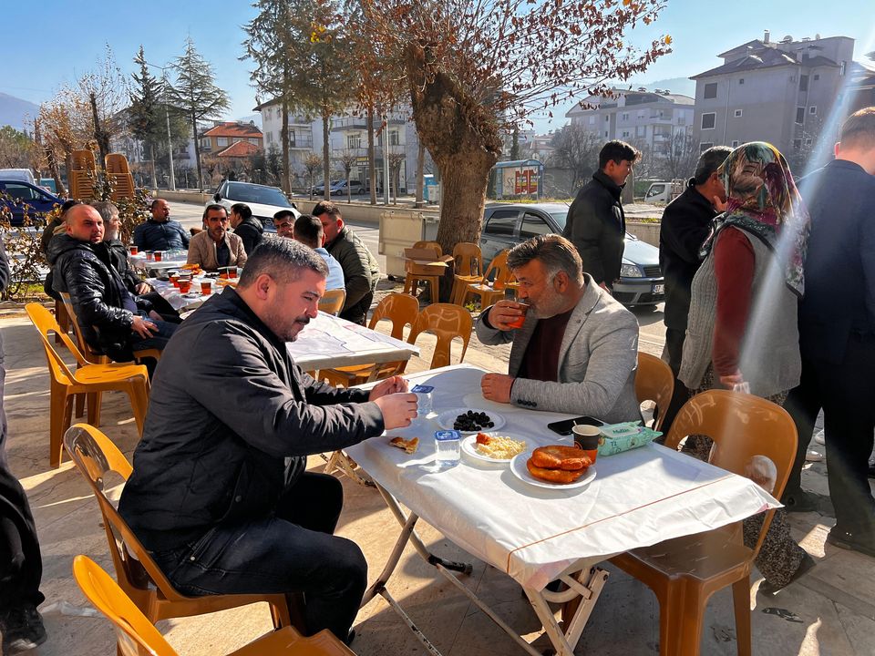 Burdurlu Esnaf Ferdi Tayfur Adına Hayır Dağıttı 3