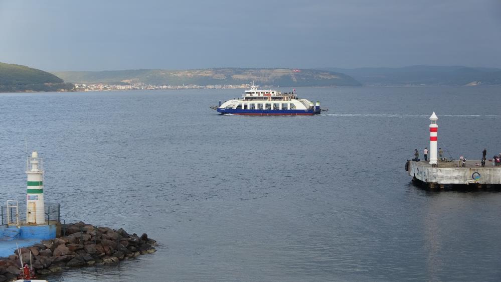 Çanakkale'de Feribot Seferleri Olumsuz Hava Şartlarından Dolayı İptal Oldu