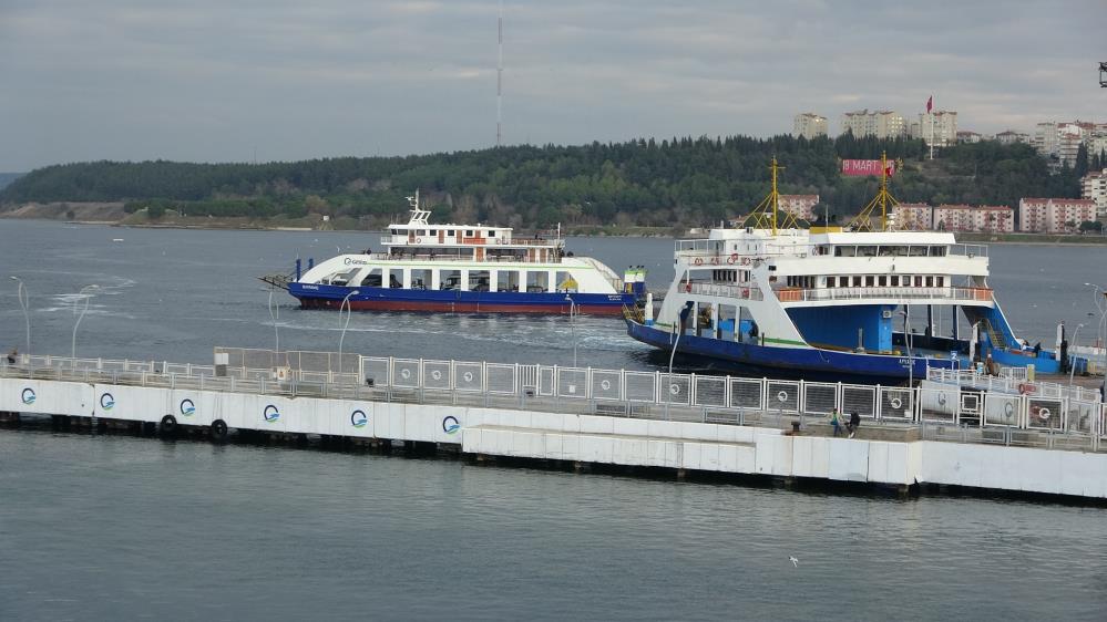 Çanakkale'de Feribot Seferleri Olumsuz Hava Şartlarından Dolayı İptal Oldu